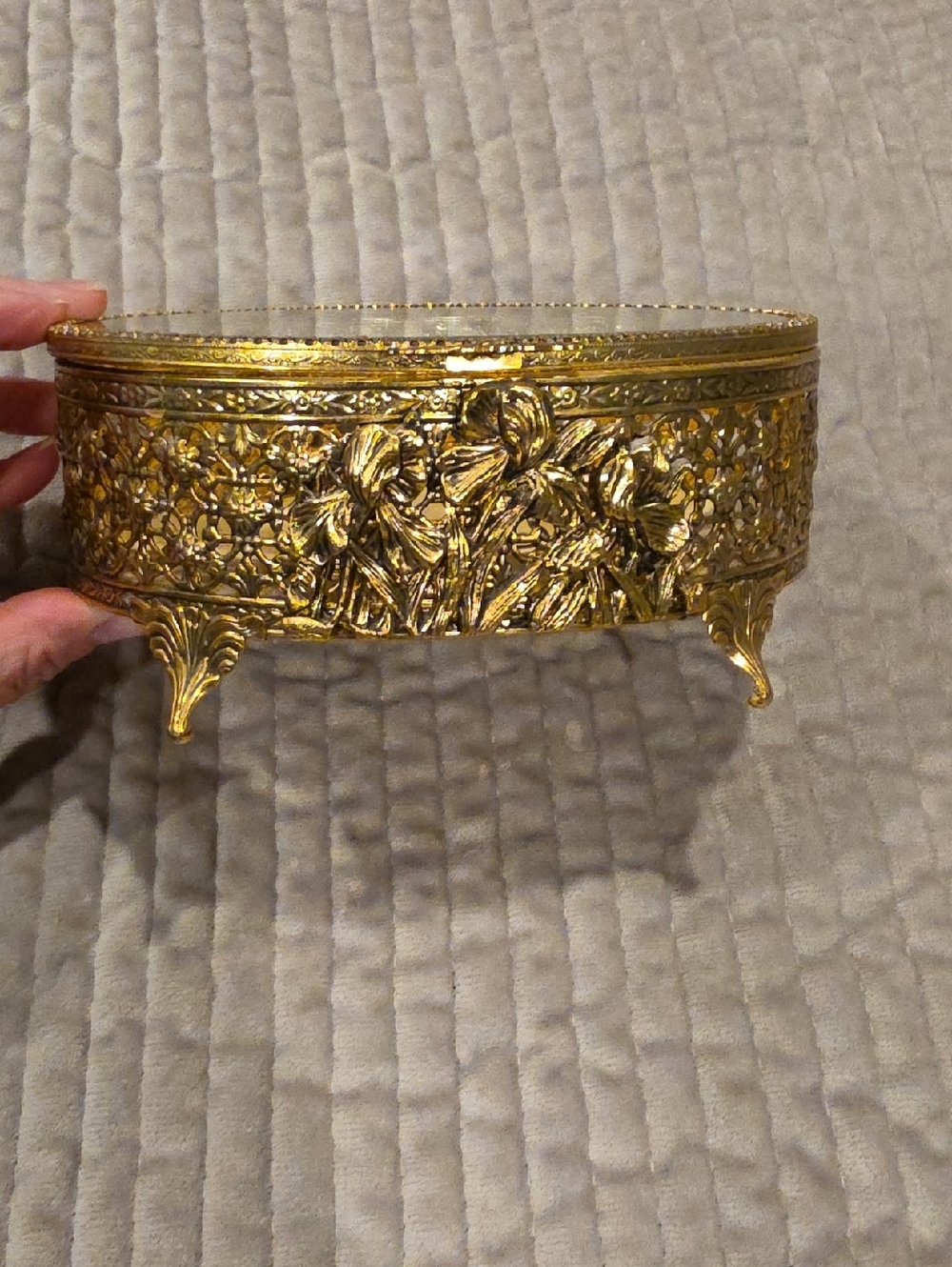 VINTAGE Stylebuilt Accessories NY Gold Ornate Floral Footed Jewelry Box